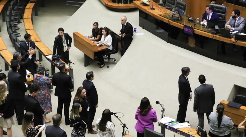 Câmara conclui votação da desoneração da folha de pagamento