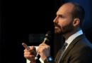 Eduardo Bolsonaro pede a Motta para exercer mandato dos EUA