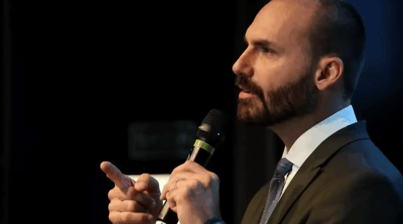 Eduardo Bolsonaro pede a Motta para exercer mandato dos EUA