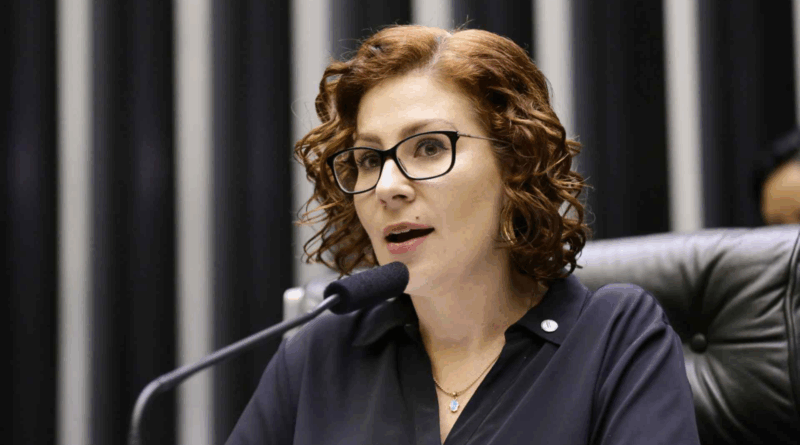 Câmara dos Deputados rejeita cassação do mandato de Carla Zambelli