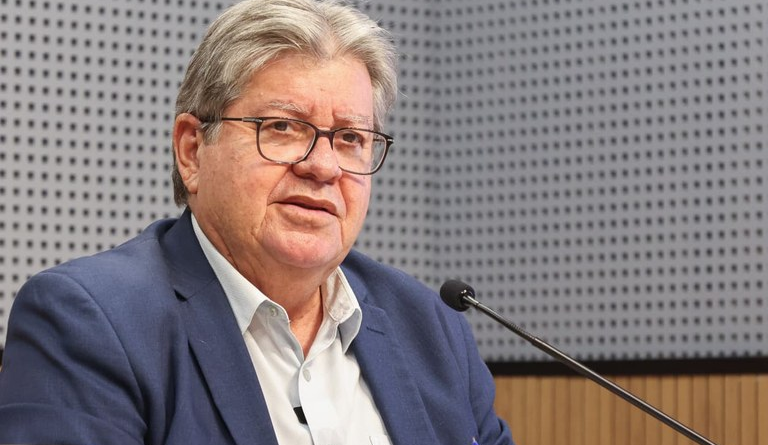 João Azevêdo anuncia reajuste salarial linear de 10% para todos os servidores do Estado, elevando a folha em mais de R$ 1 bilhão por ano