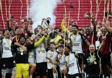 Corinthians vence Flamengo e é bicampeão da Supercopa Rei