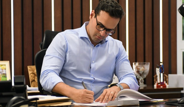 Governador Lucas Ribeiro adere a programa nacional e subsidia diesel para reduzir custos e apoiar economia