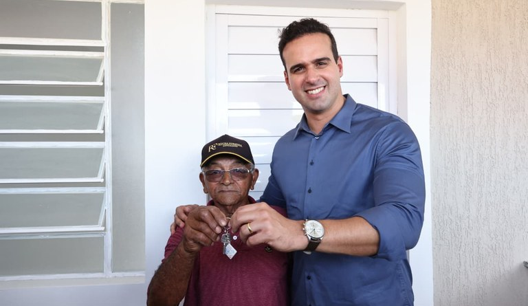 Governador Lucas Ribeiro entrega Cidade Madura de Catolé do Rocha e assina ordem de serviço do Centro Poliesportivo de São Bento