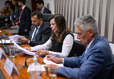 Comissão aprova reajuste do piso salarial dos professores da educação básica