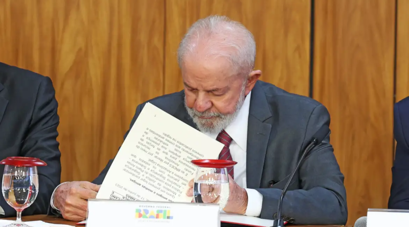 Lula veta lei que reconhece estágio como experiência profissional