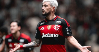 Presidente do Flamengo diz que Bielsa ‘mandou Arrascaeta voltar antes’ do prazo após lesão: ‘Forçou a mão’