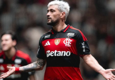 Presidente do Flamengo diz que Bielsa ‘mandou Arrascaeta voltar antes’ do prazo após lesão: ‘Forçou a mão’