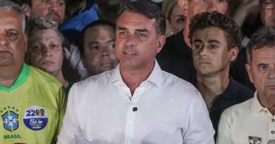 Polícia Federal cancela passaportes de Flávio Bolsonaro