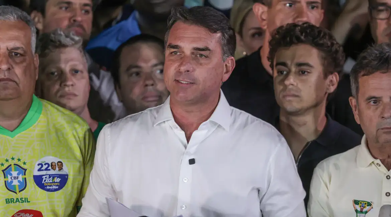 Polícia Federal cancela passaportes de Flávio Bolsonaro