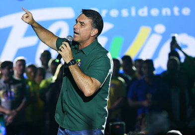Flávio Bolsonaro fugiu pela Argentina na noite de terça (27) e fez escala no Equador antes de seguir para os EUA