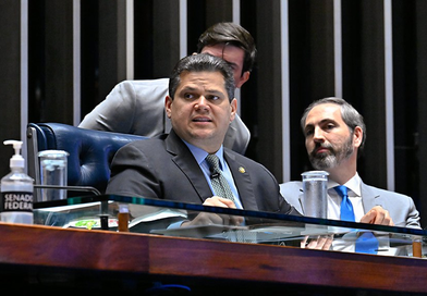 Congresso promulga nesta sexta emendas sobre 6×1 e agentes de saúde