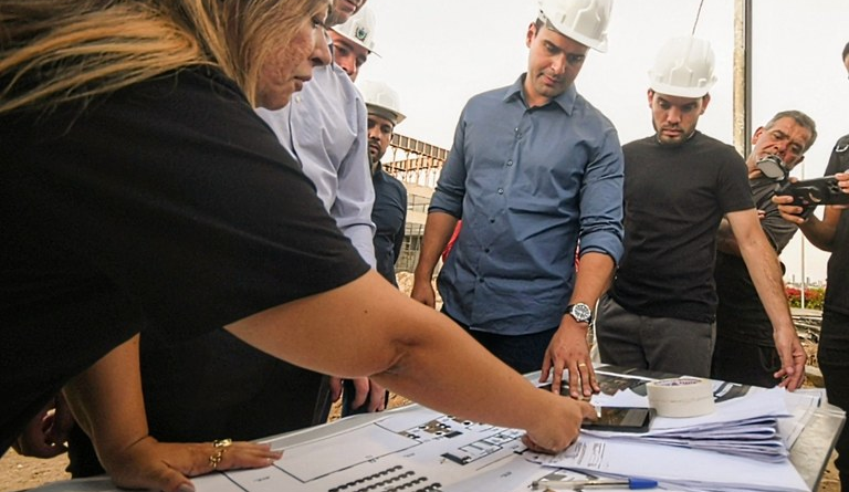 Lucas Ribeiro visita obras do Hospital de Trauma de Campina Grande e destaca importância das melhorias para a população